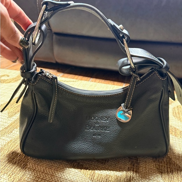 Dooney and Burke bucket shoulder bag! Exc condition!! Black color, med sz purse - Picture 2 of 15